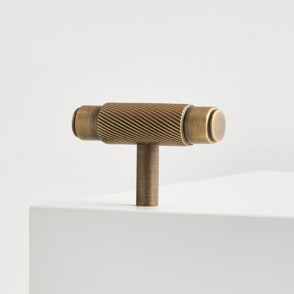 T-bar 3146 | Ribbed | Antique Brass