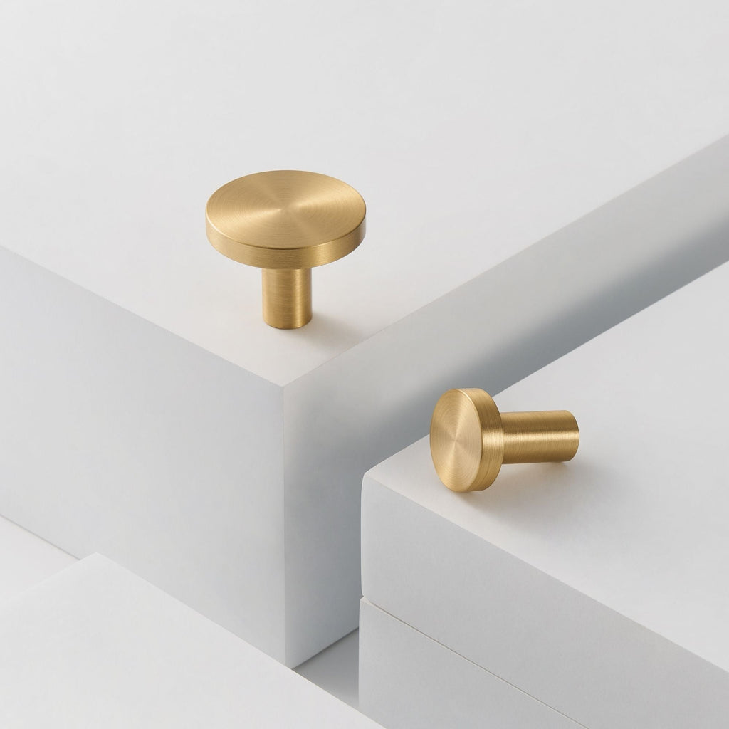 knopp/krok ch058 i mässing - detalj