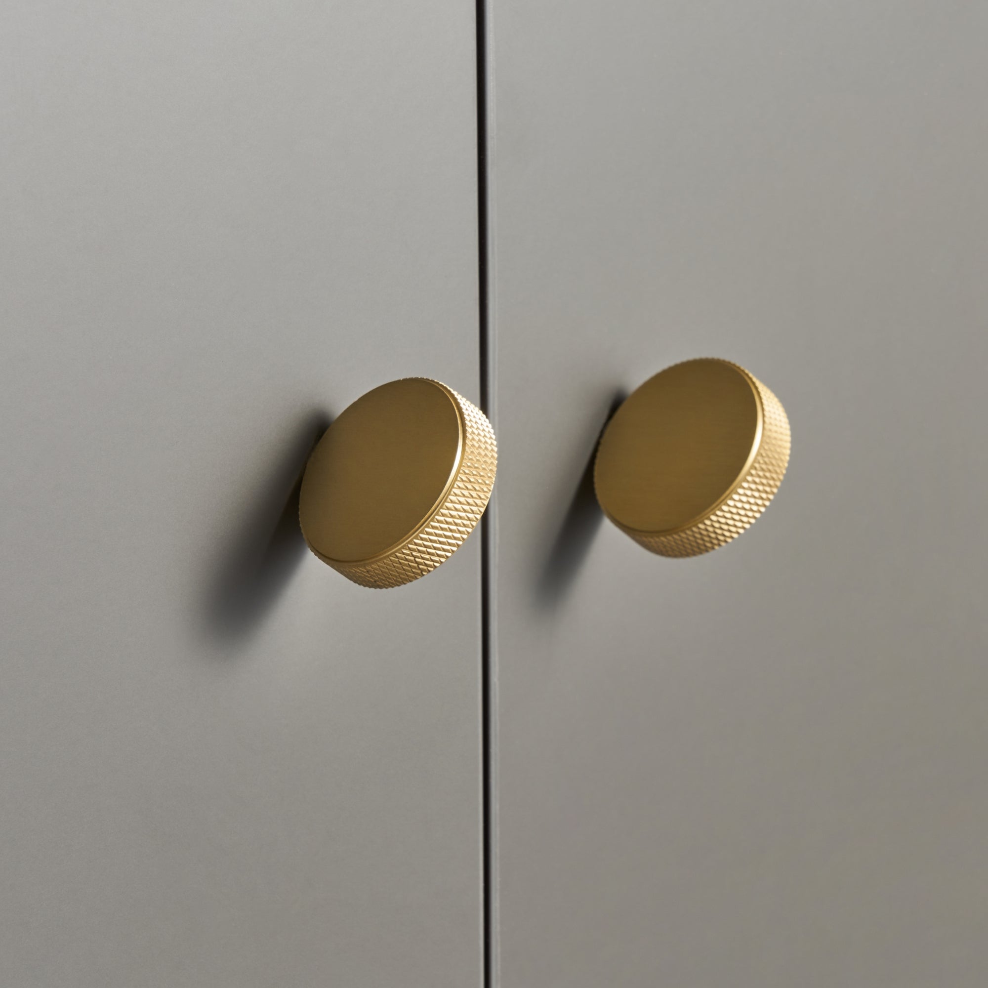 Knopp CH059A | Lättrad | Mässing