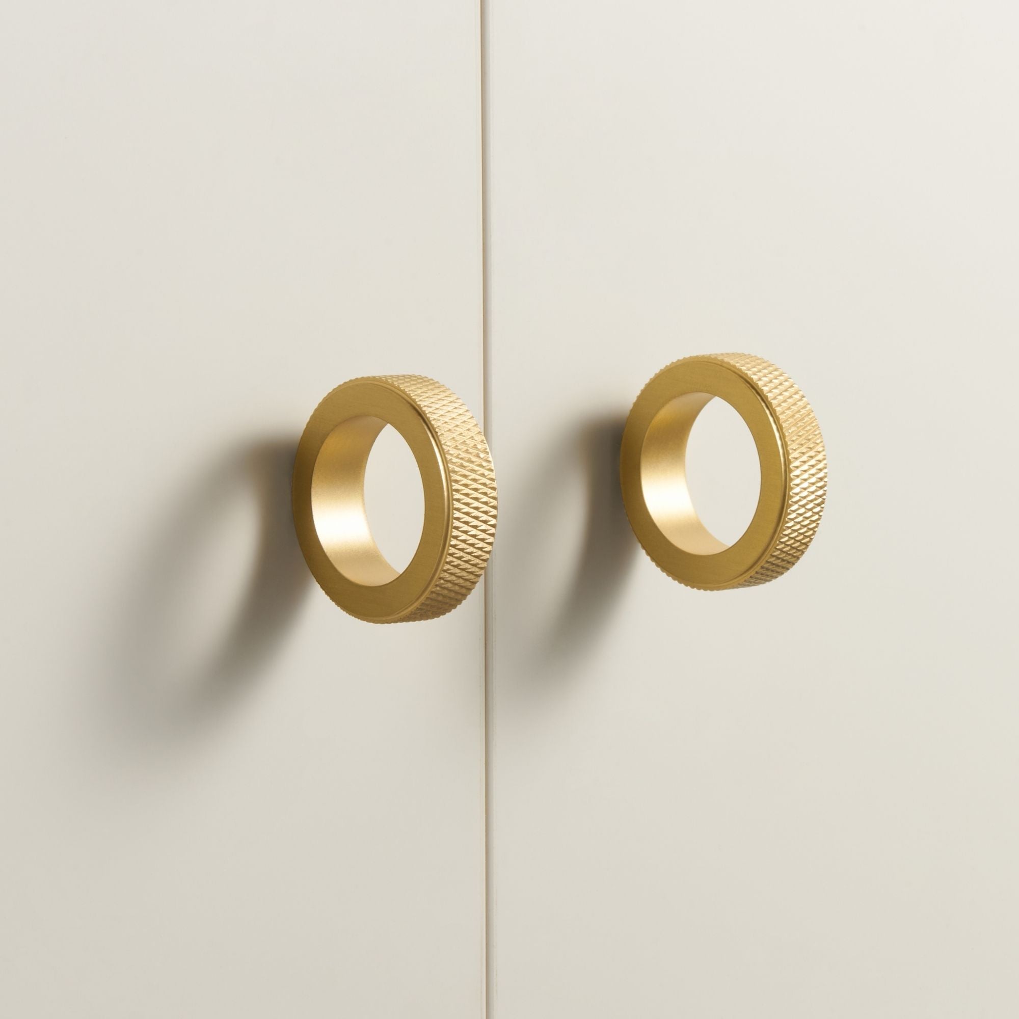 Knopp CH059B | Lättrad | Mässing