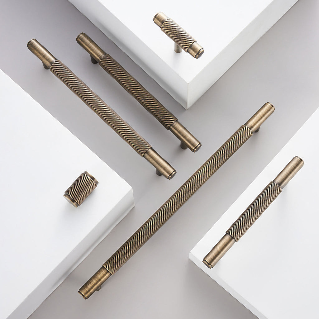 T-bar 3146 | Ribbed | Antique Brass